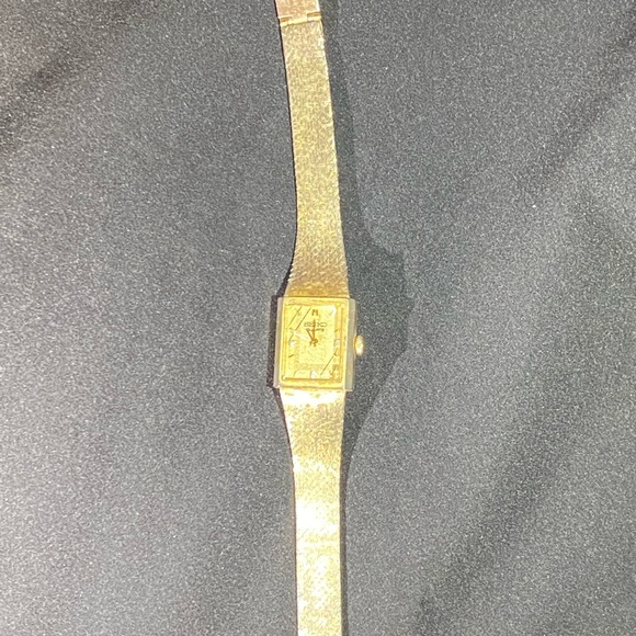 Estate Seiko Women’s Timepiece in 14K Gold with Genuine Diamond Accents - Picture 3 of 11